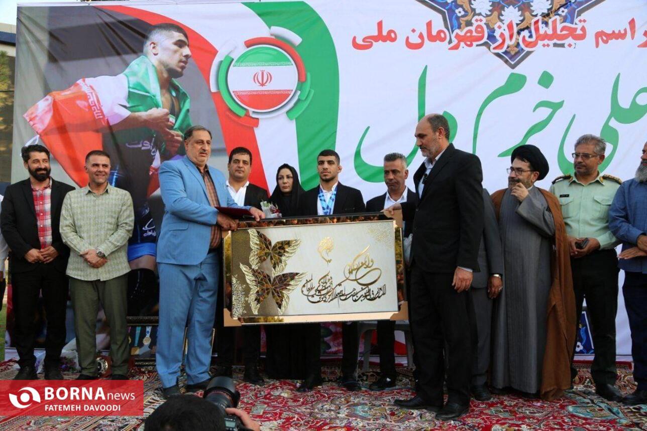 مراسم تقدیر از قهرمان ملی کشتی علی خرم دل درحسن آباد فشافویه