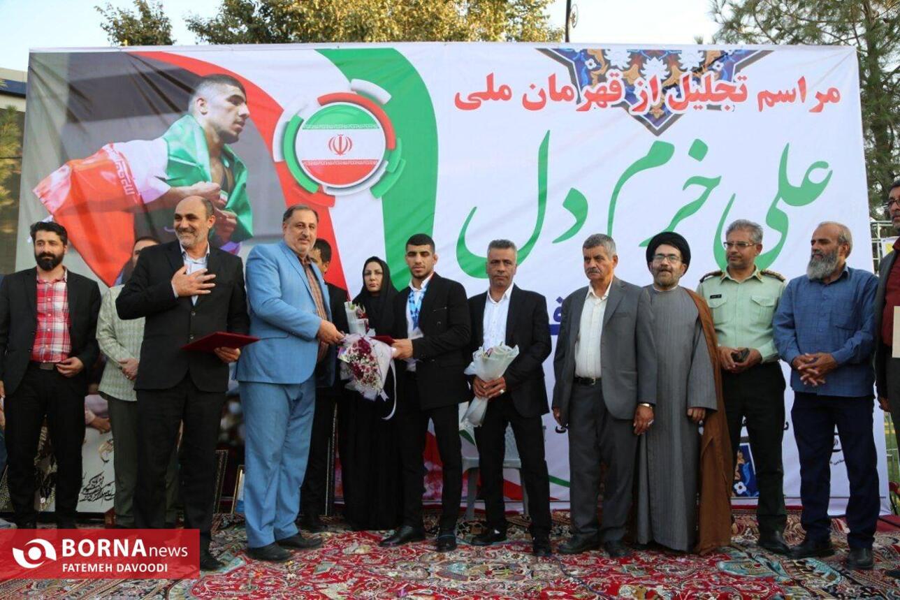 مراسم تقدیر از قهرمان ملی کشتی علی خرم دل درحسن آباد فشافویه
