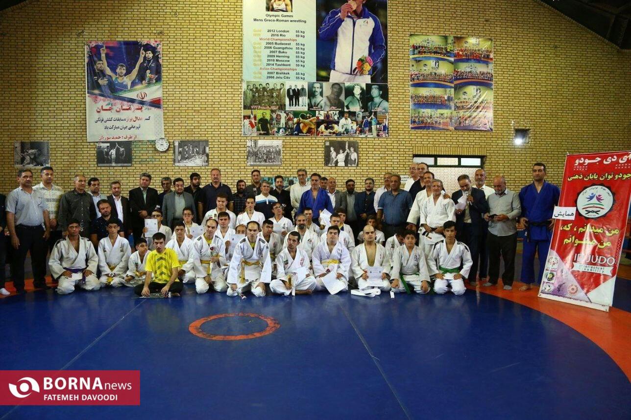 بازدید فرماندار ویژه شهرستان ری از فعالیت های ورزشی تیم توان یابان بهزیستی