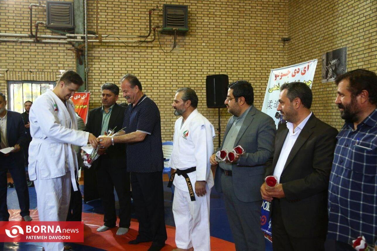 بازدید فرماندار ویژه شهرستان ری از فعالیت های ورزشی تیم توان یابان بهزیستی