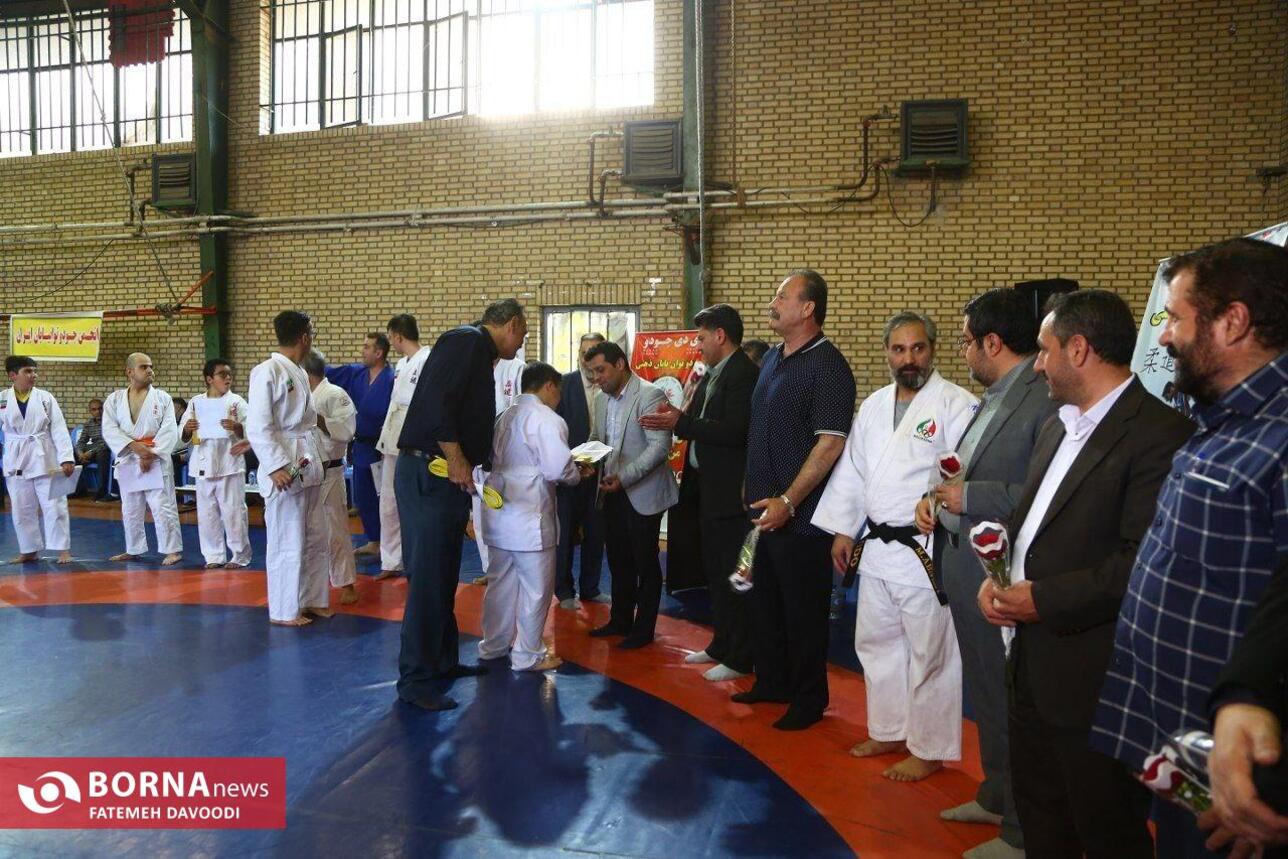 بازدید فرماندار ویژه شهرستان ری از فعالیت های ورزشی تیم توان یابان بهزیستی