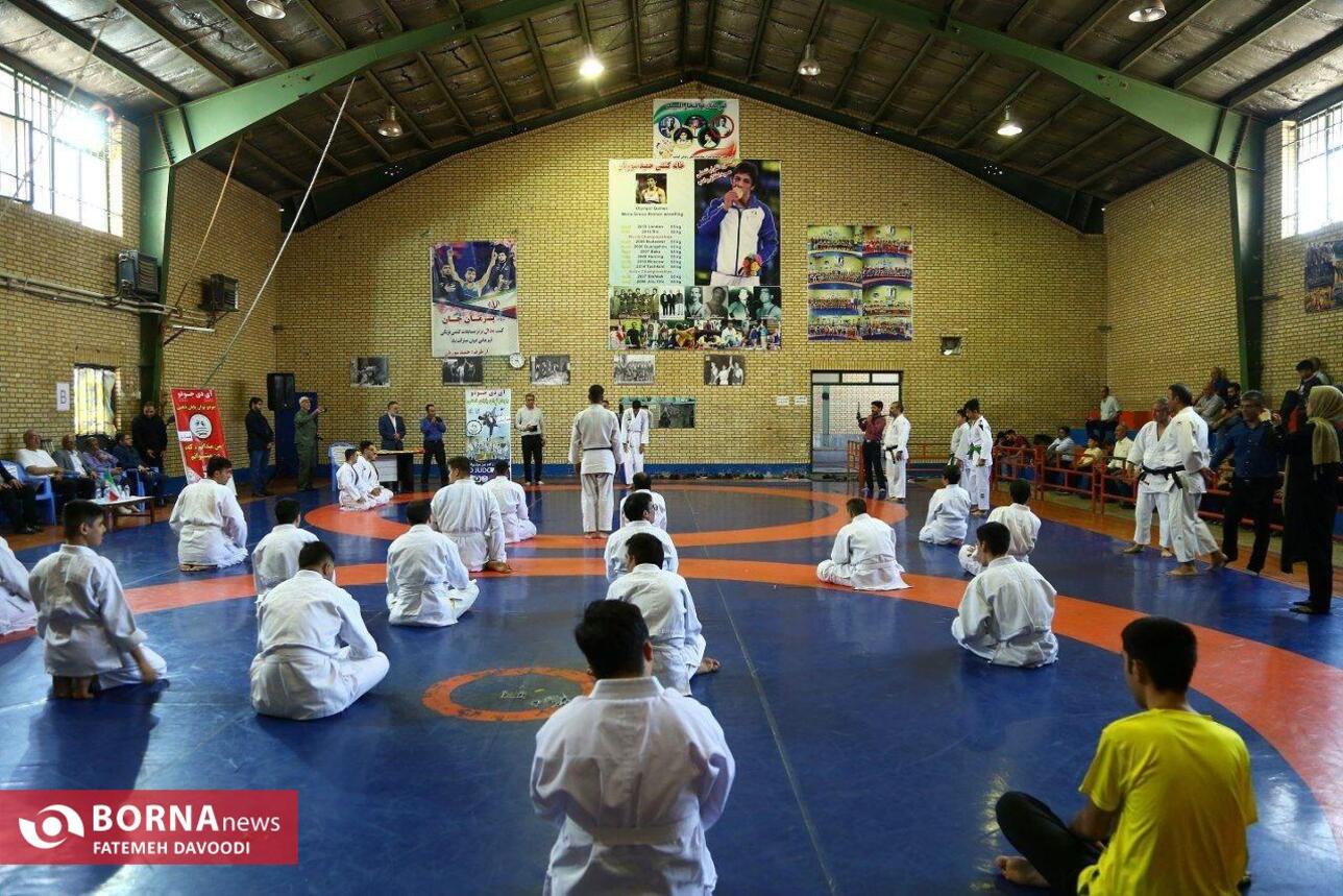 بازدید فرماندار ویژه شهرستان ری از فعالیت های ورزشی تیم توان یابان بهزیستی