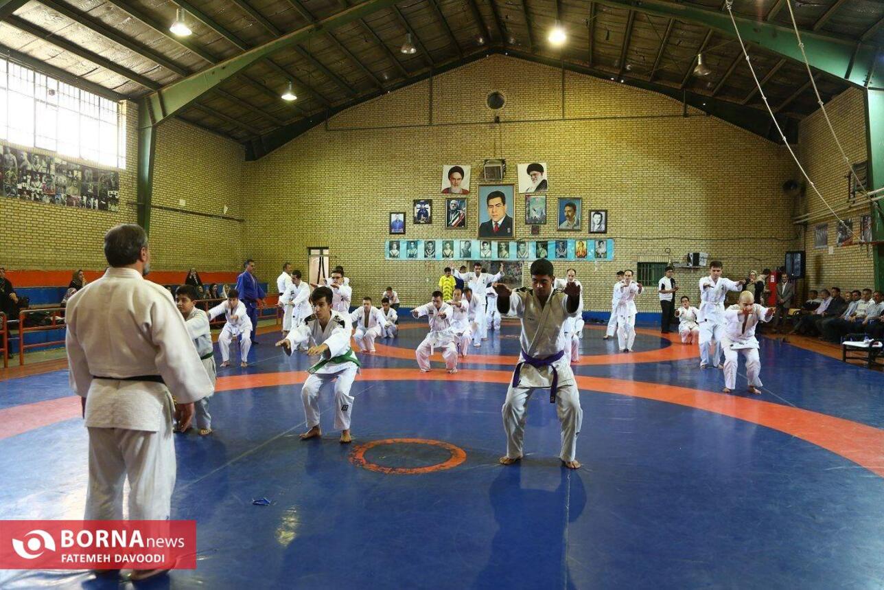 بازدید فرماندار ویژه شهرستان ری از فعالیت های ورزشی تیم توان یابان بهزیستی