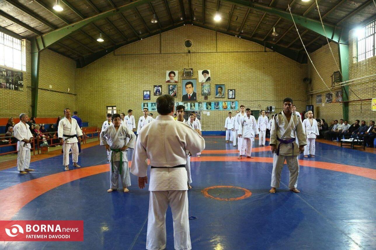 بازدید فرماندار ویژه شهرستان ری از فعالیت های ورزشی تیم توان یابان بهزیستی