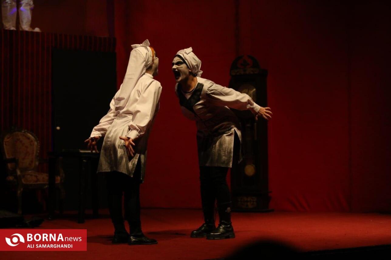 نمایش فیزیکدان ها در بندرانزلی