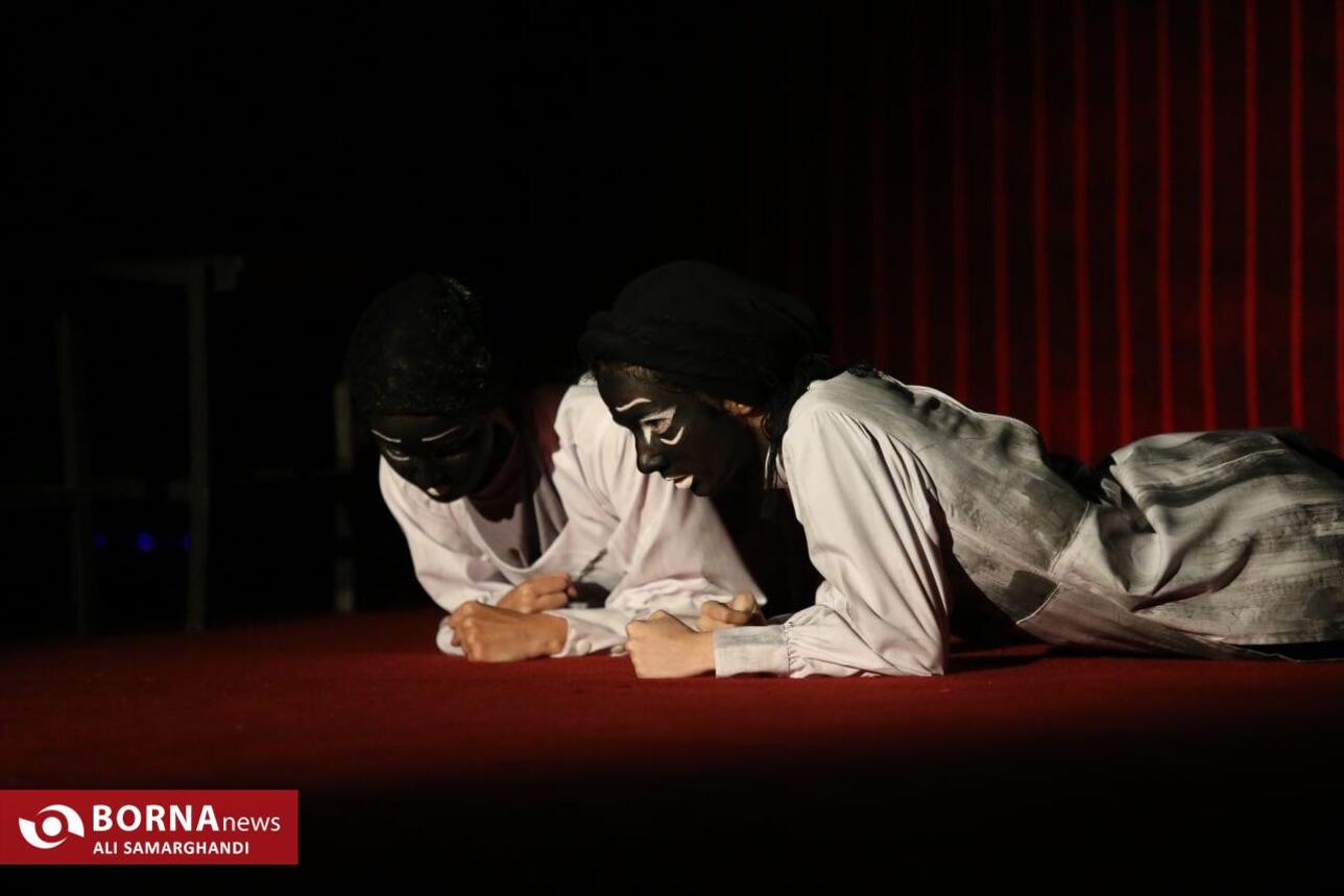 نمایش فیزیکدان ها در بندرانزلی