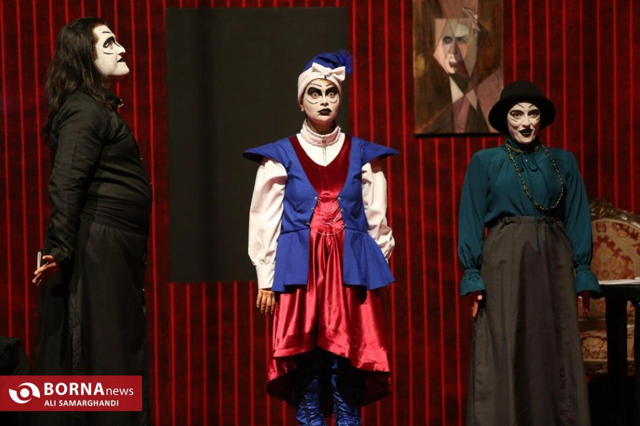 نمایش فیزیکدان ها در بندرانزلی