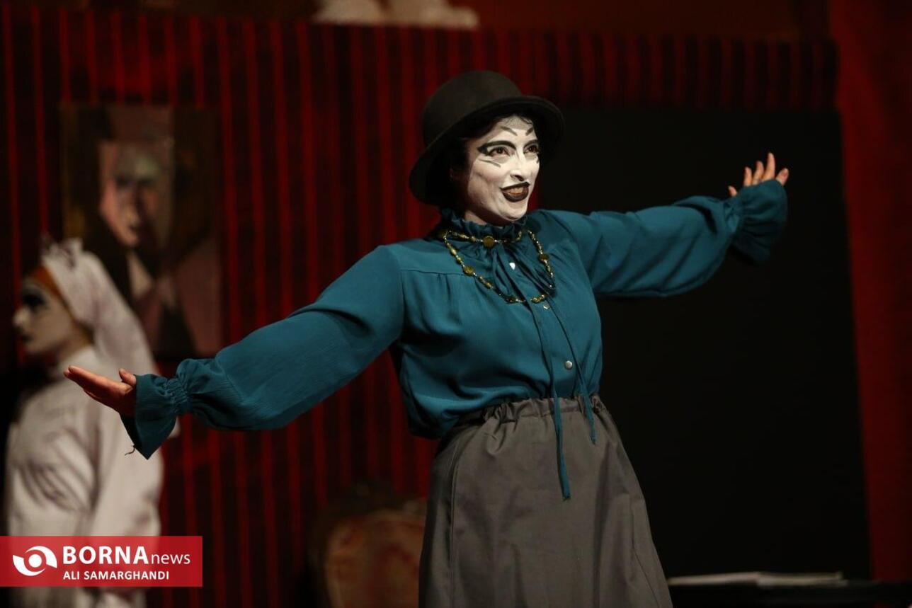 نمایش فیزیکدان ها در بندرانزلی