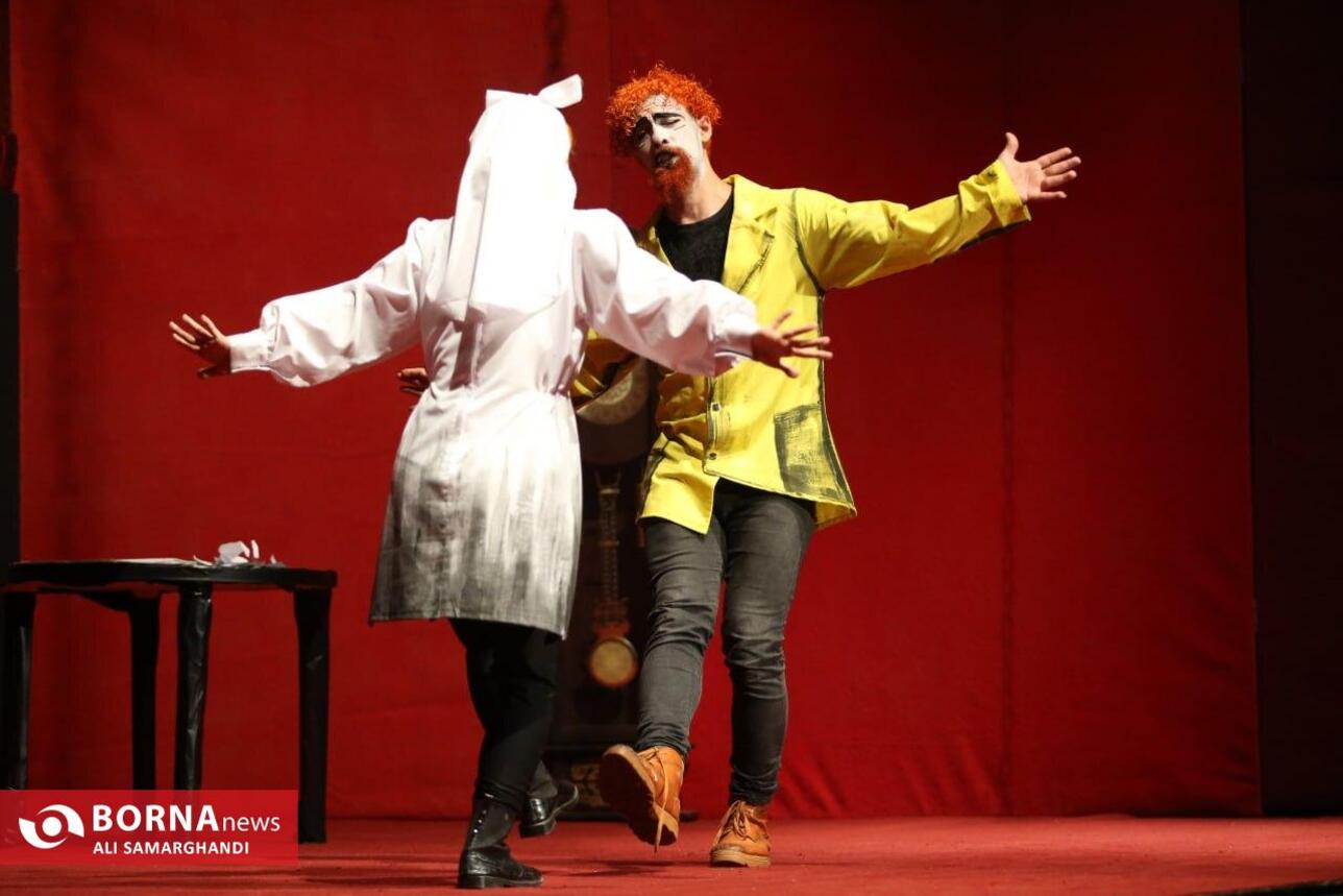 نمایش فیزیکدان ها در بندرانزلی