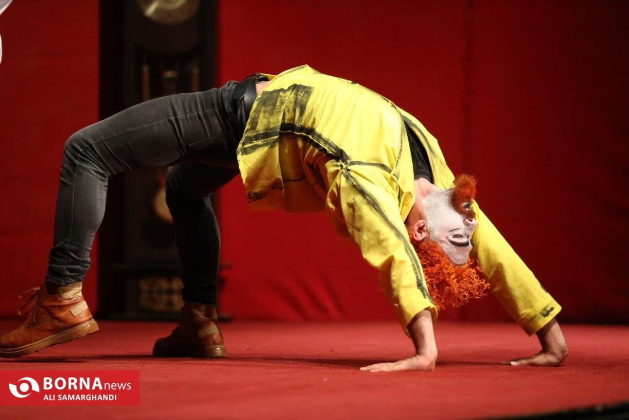 نمایش فیزیکدان ها در بندرانزلی