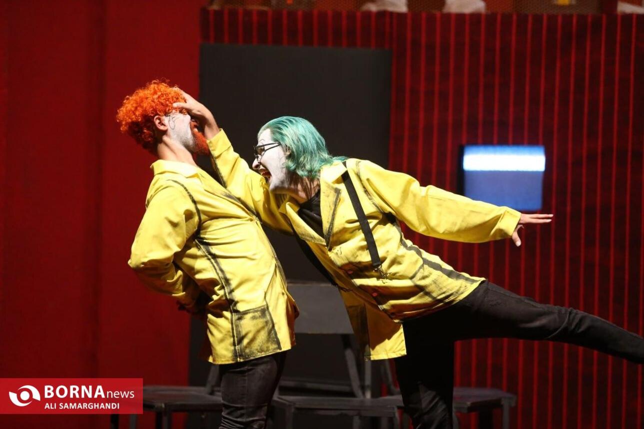 نمایش فیزیکدان ها در بندرانزلی