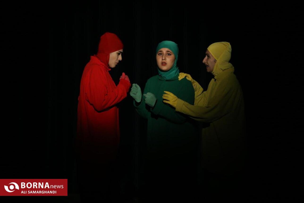 نمایش چهارصندوق در بندرانزلی