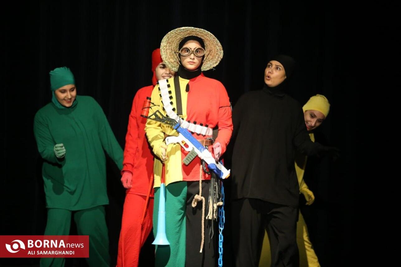 نمایش چهارصندوق در بندرانزلی