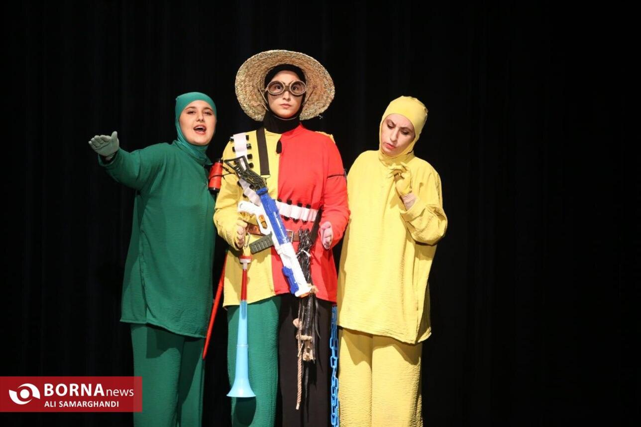 نمایش چهارصندوق در بندرانزلی