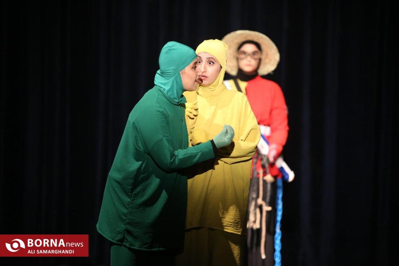 نمایش چهارصندوق در بندرانزلی