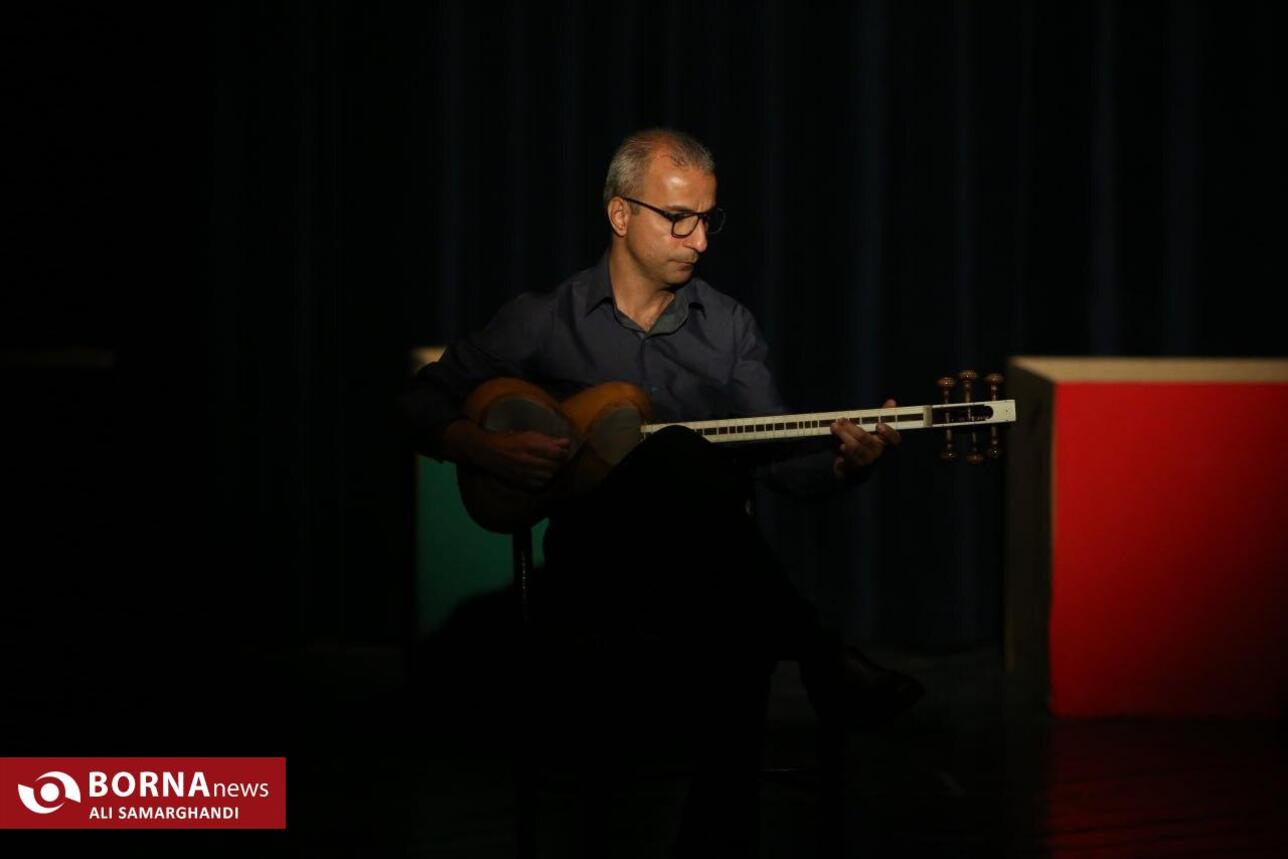 نمایش چهارصندوق در بندرانزلی