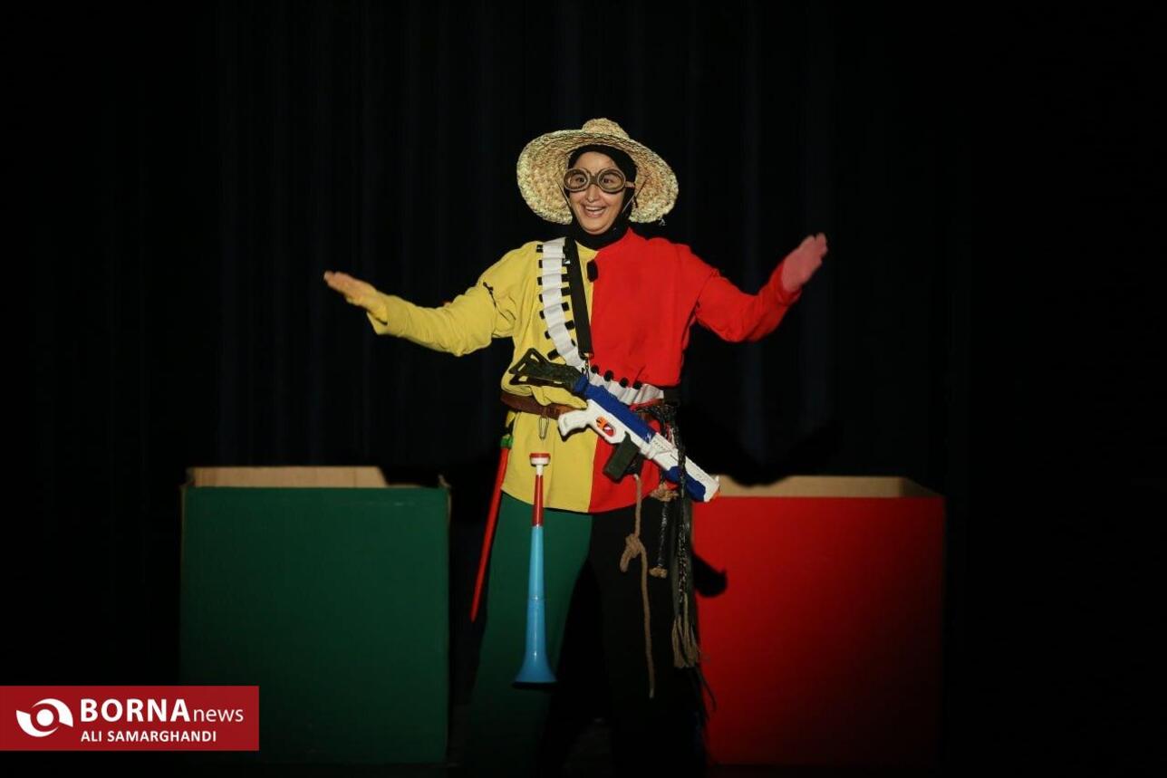 نمایش چهارصندوق در بندرانزلی