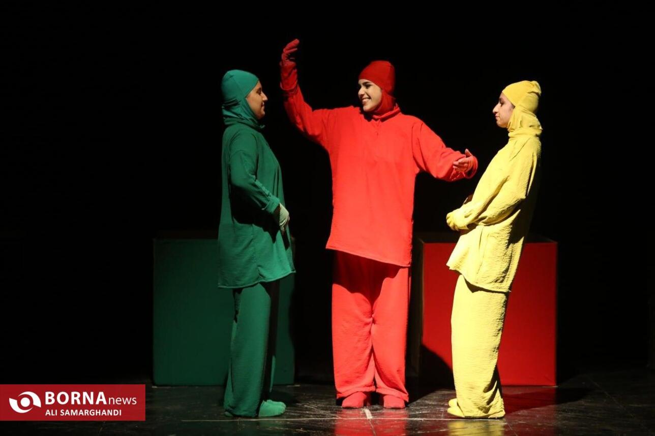 نمایش چهارصندوق در بندرانزلی