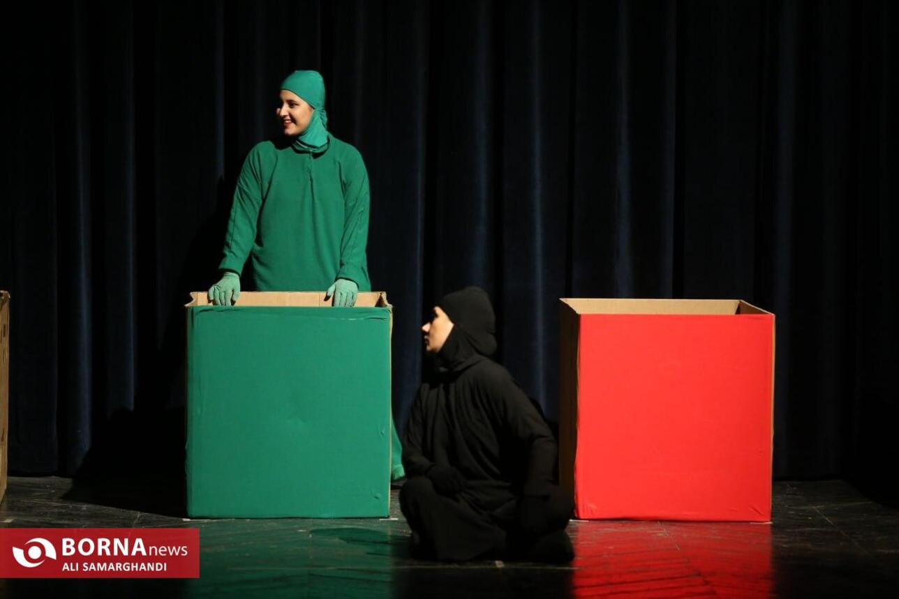 نمایش چهارصندوق در بندرانزلی