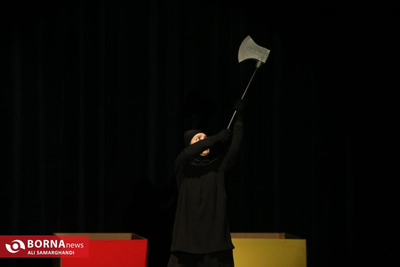 نمایش چهارصندوق در بندرانزلی