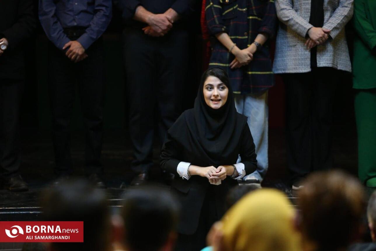 نمایش چهارصندوق در بندرانزلی