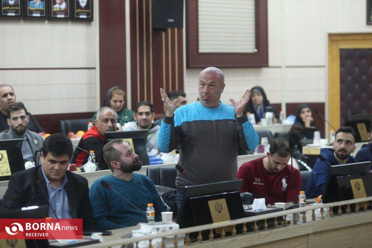 دیدار صمیمی ورزشکاران ناشنوای استان تهران با استاندار