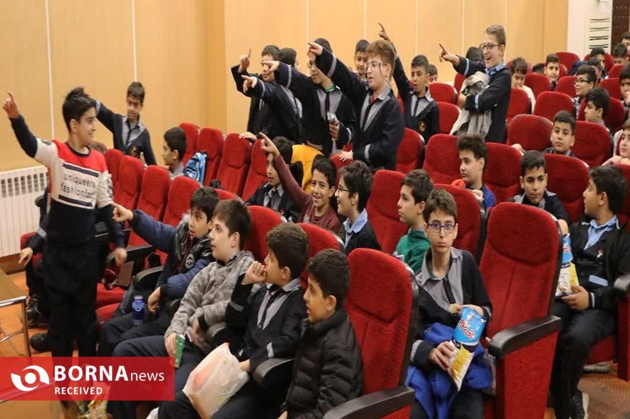 استقبال از اکران سیار فیلم سینمایی باغ‌کیانوش درهفته بسیج