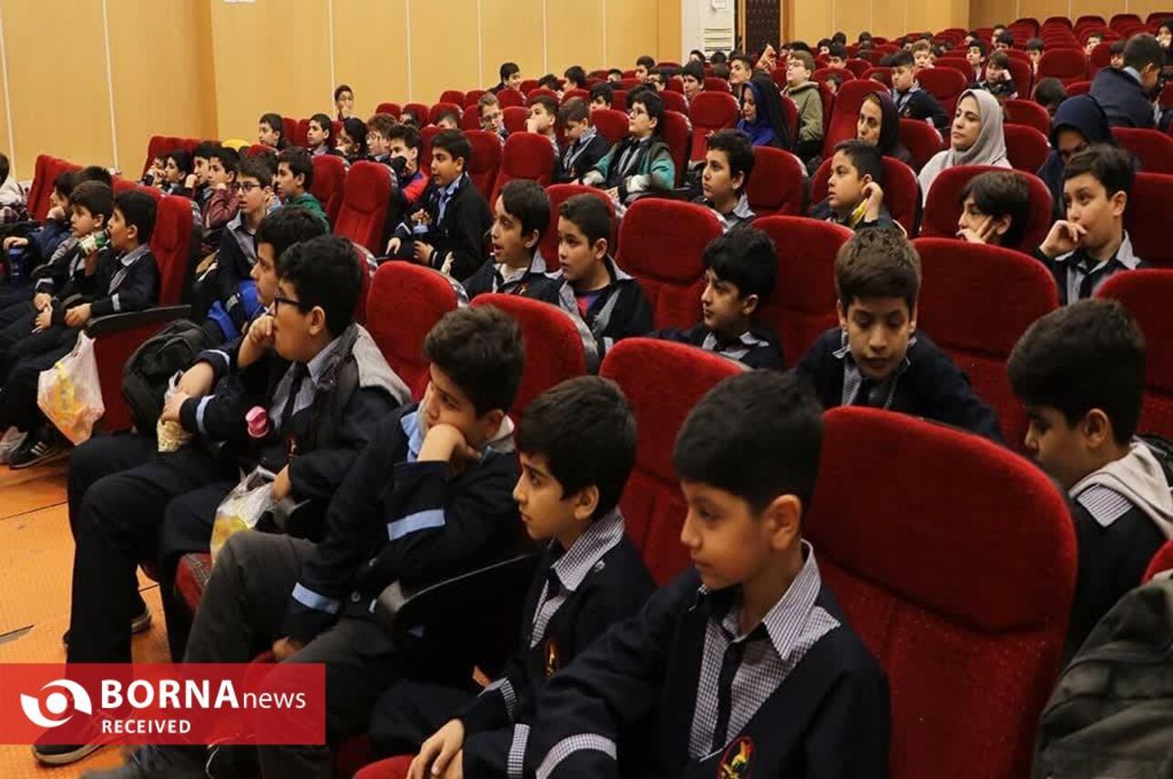 استقبال از اکران سیار فیلم سینمایی باغ‌کیانوش درهفته بسیج