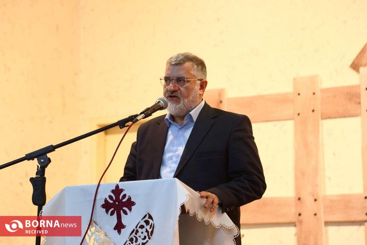 حضور استاندار تهران در کلیسای توما و تبریک سال جدید میلادی