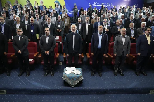 دیدار صمیمی بازنشستگان با رئیس جمهور