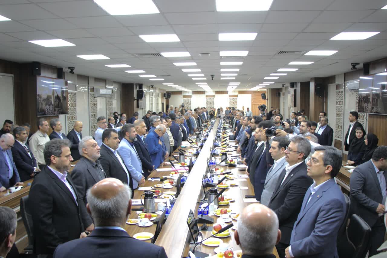 میدری: هفته دفاع مقدس امسال با یکی از هنرهای بزرگ ایرانیان یعنی گفت‌وگو با مردم جهان مقارن شد / همان روحیه دفاع مقدس را برای عبور از محاصره اقتصادی به کار بگیریم / رونق اقتصادی آبادان و خرمشهر در گرو مطالعه های کارشناسی و ثروت‌آفرینی است