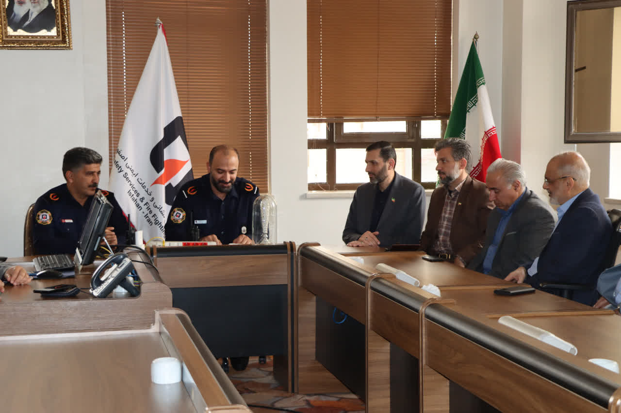 تجلیل متولی ورزش اصفهان از ایثارگران جان‌برکف/ آتش‌نشانان، قهرمانانِ واقعی میادینِ سخت هستند