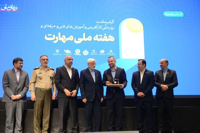 علیرضا رحیمی نشان ملی مهارت را دریافت کرد/ انتخاب معاون امور جوانان به عنوان سفیر ملی مهارت ایران