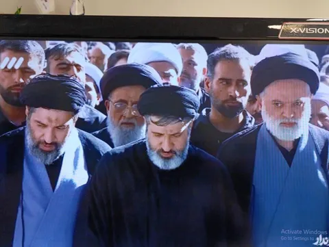 حضور فرزندان رهبر معظم انقلاب در نماز بر پیکر پدر