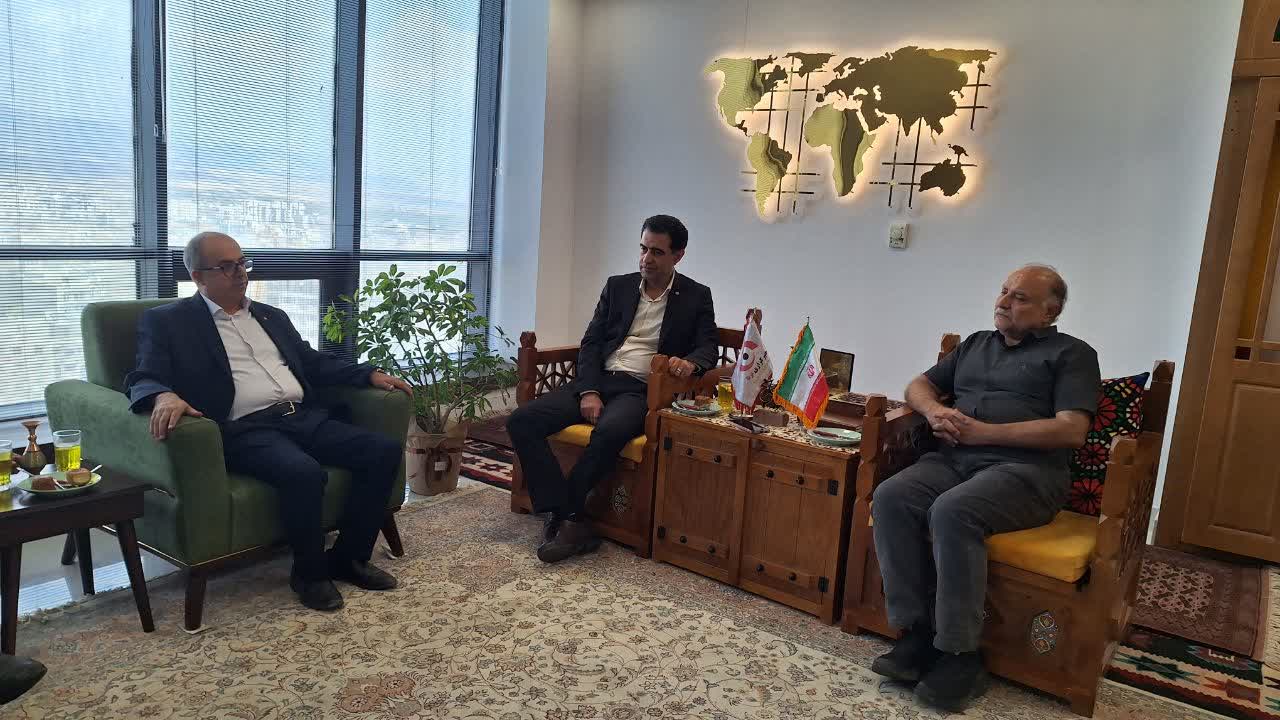 خبرنگاران و وکلا در دفاع از حقیقت و حقوق مردم رسالت مشترک دارند