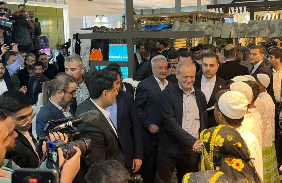 بازدید رئیس‌جمهور پزشکیان از نمایشگاه توانمندی‌های روستایی و عشایری ایران