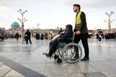 افزایش ظرفیت خدمات صندلی چرخ‌دار حرم مطهر رضوی در دهه پایانی صفر