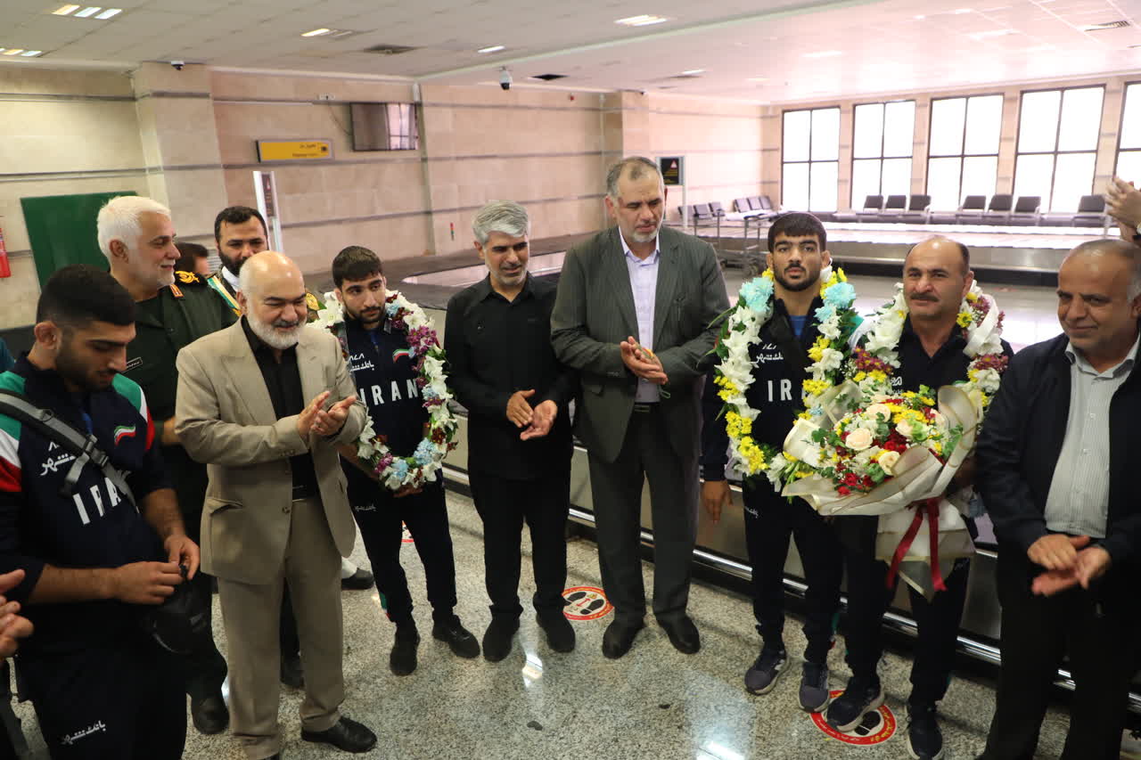 استقبال از دلاورمردان تاریخ‌ساز کشتی فرنگی خوزستان با حضور استاندار / موالی‌زاده: خوزستان مهد کشتی فرنگی ایران است / حمایت از ورزشکاران بیشتر خواهد شد