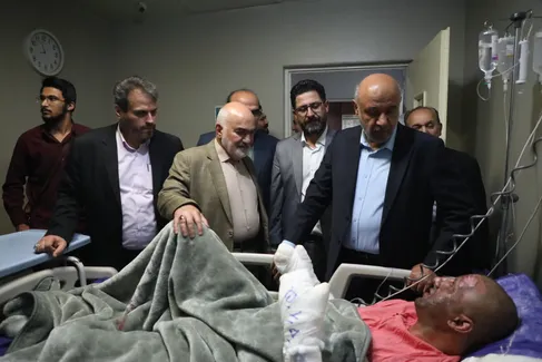 وزیر کار: انتقال حساب‌های پتروشیمی‌های خوزستان به داخل استان با جدیت پیگیری می‌شود / قول مساعد برای پیگیری مسایل قراردادی مصدومان حادثه پالایشگاه آبادان