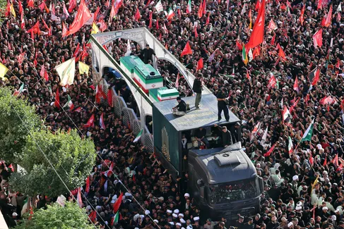 تشییع پیکر رهبر شهید انقلاب در مشهد - ۶