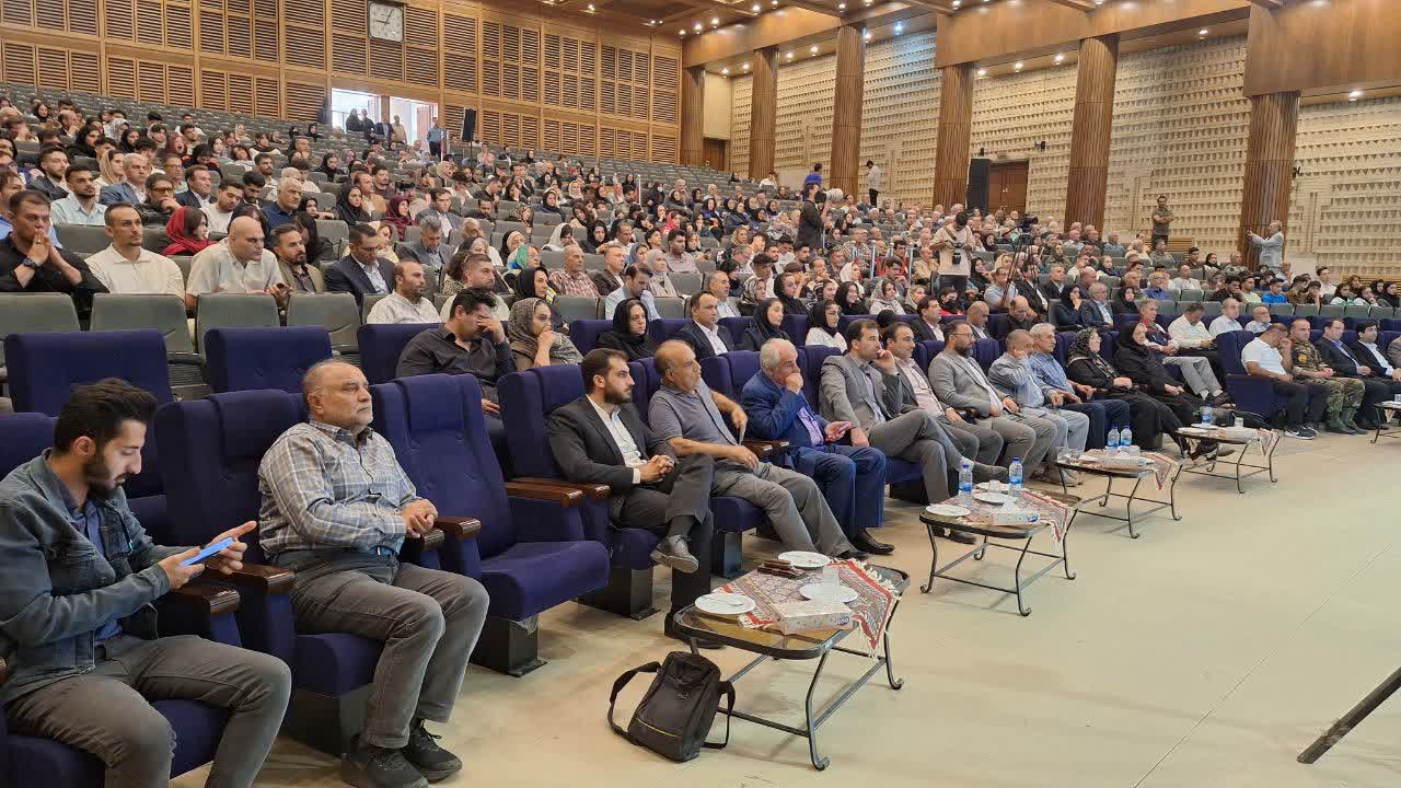 تجلیل از ۲۴۰ پیشکسوت، قهرمان، مربی و داور ورزشی شهر قزوین تجلیل از ۲۴۰ پیشکسوت، قهرمان، مربی و داور ورزشی شهر قزوین