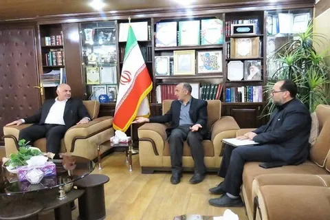 پوشش بیمه سلامت برای ۷۰ درصد جمعیت بروجرد؛ انعقاد تفاهم‌نامه‌های ۲۲۰۰ میلیارد تومانی برای حمایت از بیماران لرستان