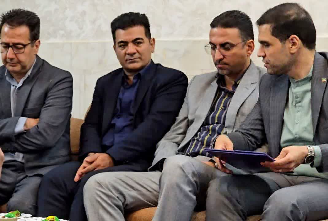 تجلیل معاون وزیر ورزش از خانواده شهید «علیرضا حیدری» در اصفهان