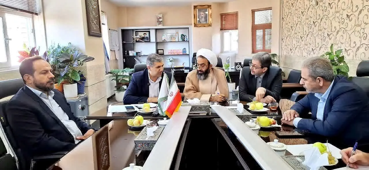 ضرورت توزیع عادلانه اعتبارات و توسعه زیرساخت‌های سمیرم/ از تولید ۲۵۰ هزار تن سیب ارگانیک تا چالش‌های جاده‌ای و آموزشی