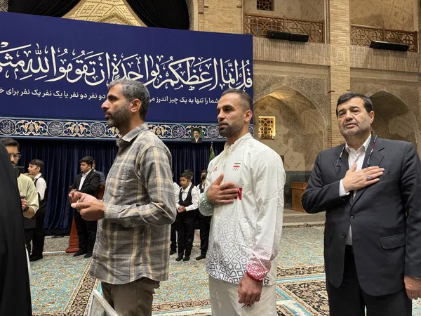 آیین قرائت سوگند و اعطای پرچم به پرچمداران کاروان ایران