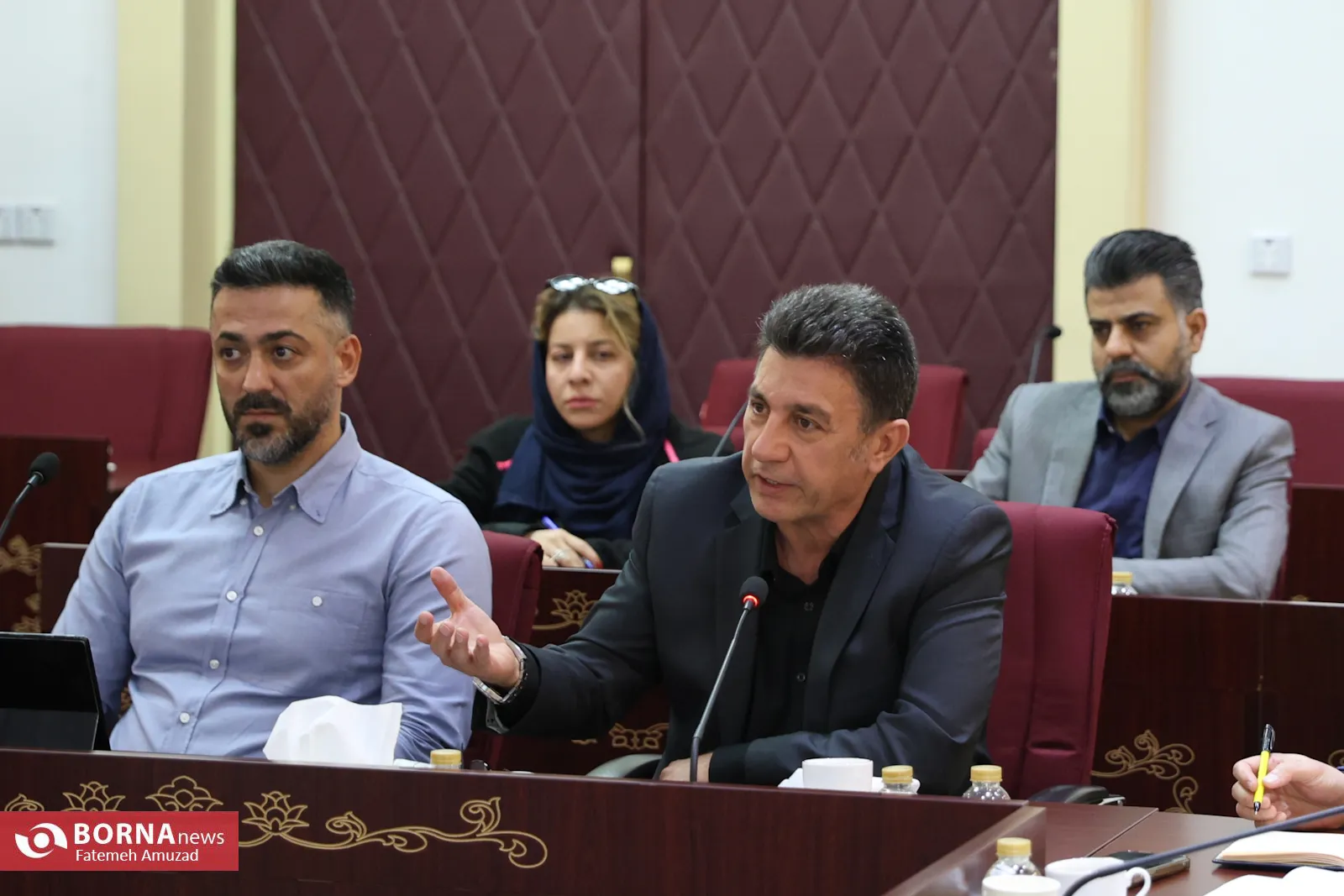 پرواز همای: اگر لازم باشد دوباره منتقد ریاکاران می‌شوم؛ وطن‌فروشان به تیم ملی ضربه می‌زنند