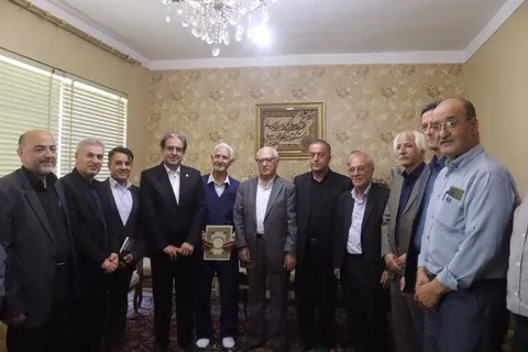 معاون سیاسی اجتماعی استاندار آذربایجان شرقی از دو معلم پیشکسوت شهرستان میانه تجلیل کرد