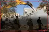 بولدوزرهای رژیم صهیونیستی در حال تخریب منزل مسکونی در «قلندیا» شمال قدس اشغالی