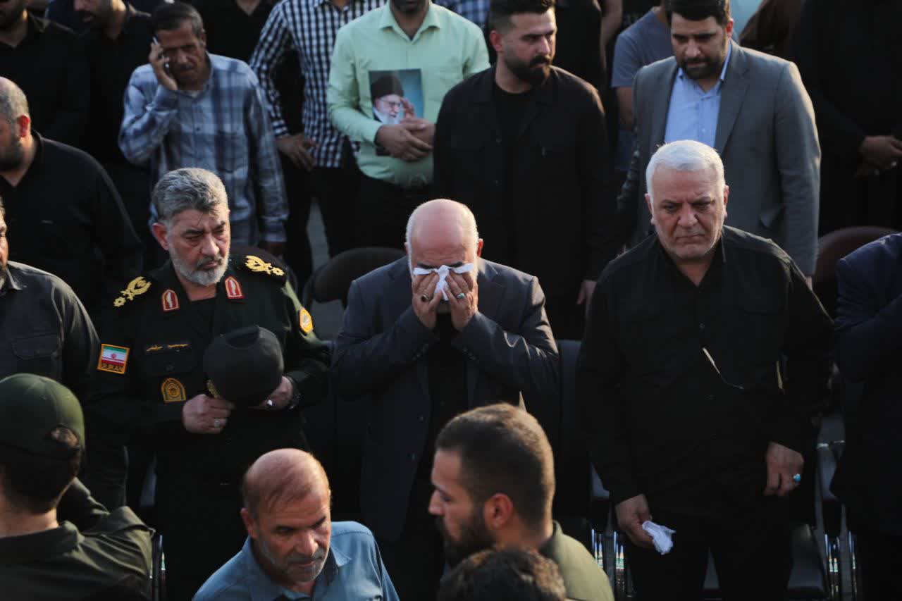 تشییع پُرشور دو شهید فراجا در شادگان؛ استاندار خوزستان: مردم با حضور حماسی خود قدردان امنیتآفرینی نیروی انتظامی هستند تشییع پُرشور دو شهید فراجا در شادگان؛ استاندار خوزستان: مردم با حضور حماسی خود قدردان امنیتآفرینی نیروی انتظامی هستند