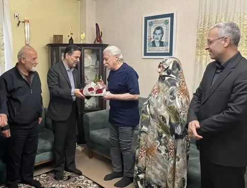 تجلیل از داوود سعیدی هنرمند پیشکسوت هنرهای نمایشی گلستان